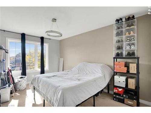 13 Hilts Court, St. Catharines, ON - Indoor Photo Showing Bedroom