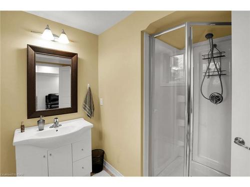 13 Hilts Court, St. Catharines, ON - Indoor Photo Showing Bathroom