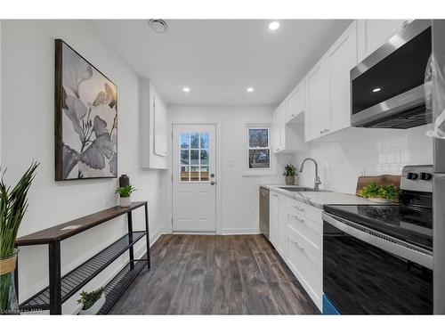 15 Shakespeare Avenue, St. Catharines, ON - Indoor Photo Showing Kitchen