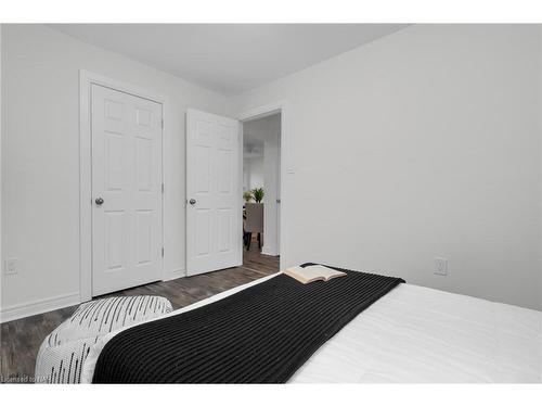 15 Shakespeare Avenue, St. Catharines, ON - Indoor Photo Showing Bedroom