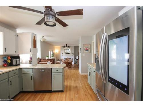 6736 Buckingham Drive, Niagara Falls, ON - Indoor Photo Showing Kitchen