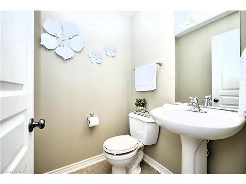 98 Cardinal Crescent, Welland, ON - Indoor Photo Showing Bathroom