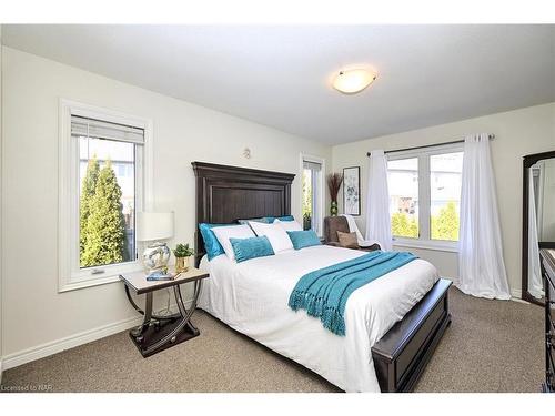 98 Cardinal Crescent, Welland, ON - Indoor Photo Showing Bedroom