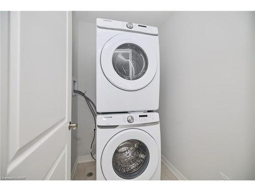 128 Sunflower Place, Welland, ON - Indoor Photo Showing Laundry Room