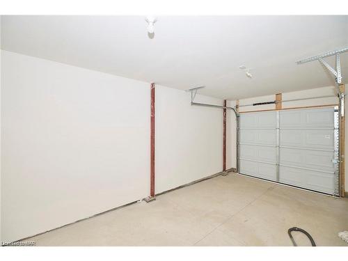 128 Sunflower Place, Welland, ON - Indoor Photo Showing Garage