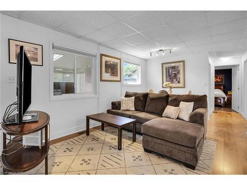 365 Ashwood Avenue, Crystal Beach, ON - Indoor Photo Showing Living Room