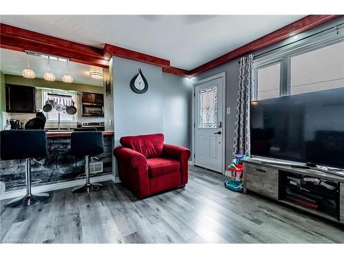 187 Clarke Street, Port Colborne, ON - Indoor Photo Showing Living Room