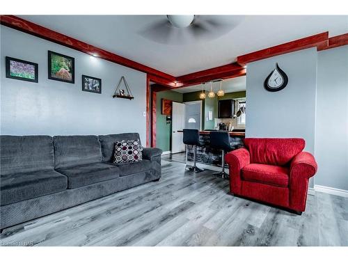 187 Clarke Street, Port Colborne, ON - Indoor Photo Showing Living Room