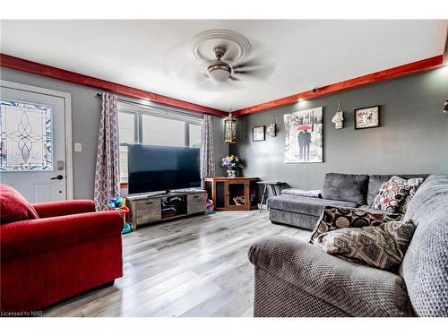 187 Clarke Street, Port Colborne, ON - Indoor Photo Showing Living Room