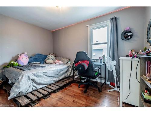 187 Clarke Street, Port Colborne, ON - Indoor Photo Showing Bedroom