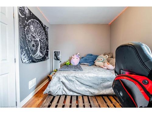 187 Clarke Street, Port Colborne, ON - Indoor Photo Showing Bedroom