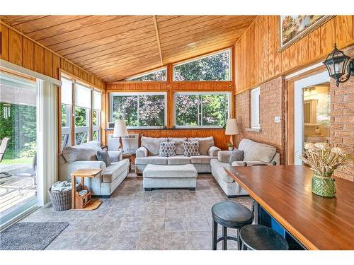 1198 Balfour Street Street, Fenwick, ON - Indoor Photo Showing Living Room