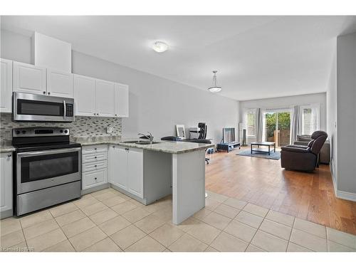 1033 Meadowood Street, Fort Erie, ON - Indoor Photo Showing Kitchen