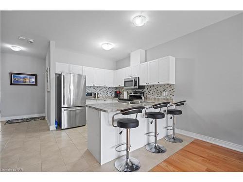 1033 Meadowood Street, Fort Erie, ON - Indoor Photo Showing Kitchen