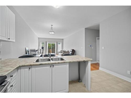 1033 Meadowood Street, Fort Erie, ON - Indoor Photo Showing Kitchen With Double Sink