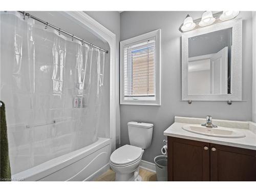 1033 Meadowood Street, Fort Erie, ON - Indoor Photo Showing Bathroom