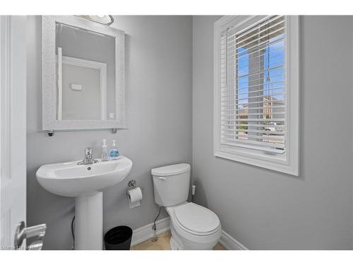 1033 Meadowood Street, Fort Erie, ON - Indoor Photo Showing Bathroom