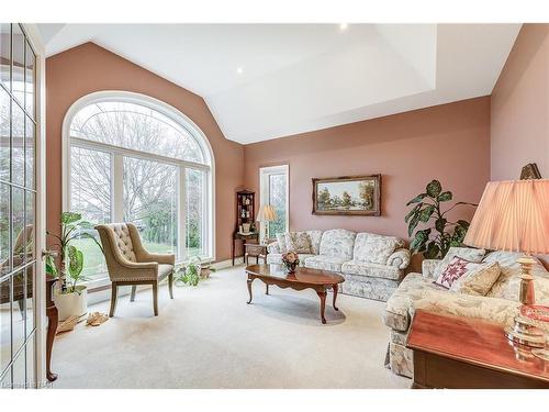 693 Line 3 Road, Niagara-On-The-Lake, ON - Indoor Photo Showing Living Room