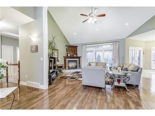 693 Line 3 Road, Niagara-On-The-Lake, ON - Indoor Photo Showing Living Room With Fireplace