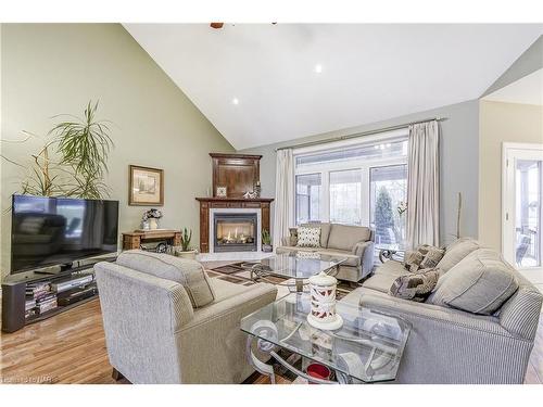 693 Line 3 Road, Niagara-On-The-Lake, ON - Indoor Photo Showing Living Room With Fireplace