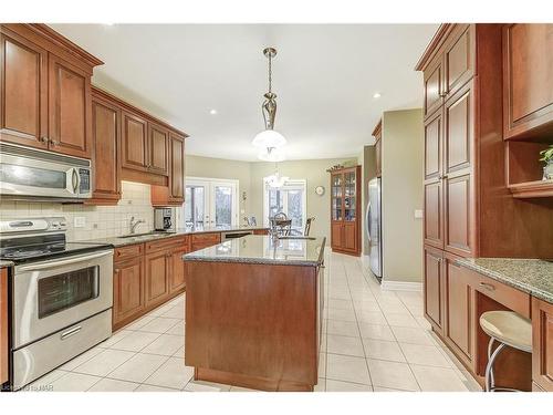 693 Line 3 Road, Niagara-On-The-Lake, ON - Indoor Photo Showing Kitchen