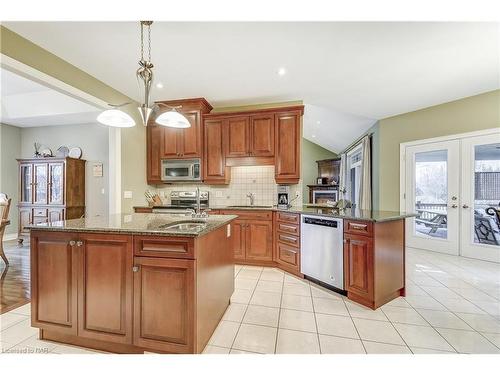 693 Line 3 Road, Niagara-On-The-Lake, ON - Indoor Photo Showing Kitchen