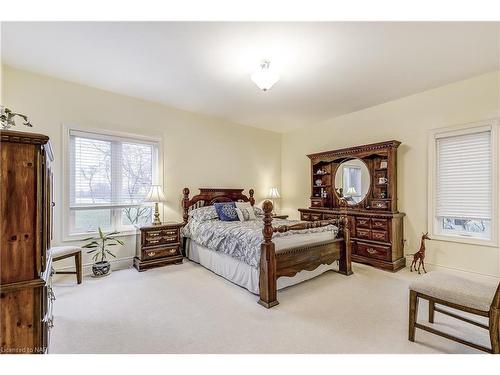 693 Line 3 Road, Niagara-On-The-Lake, ON - Indoor Photo Showing Bedroom