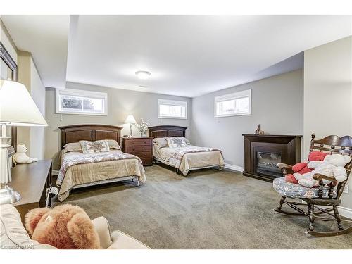 693 Line 3 Road, Niagara-On-The-Lake, ON - Indoor Photo Showing Bedroom