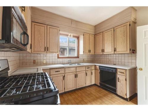 202 Niagara Street, Welland, ON - Indoor Photo Showing Kitchen With Double Sink