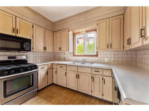 202 Niagara Street, Welland, ON - Indoor Photo Showing Kitchen With Double Sink