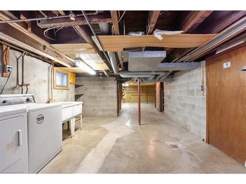 202 Niagara Street, Welland, ON - Indoor Photo Showing Laundry Room