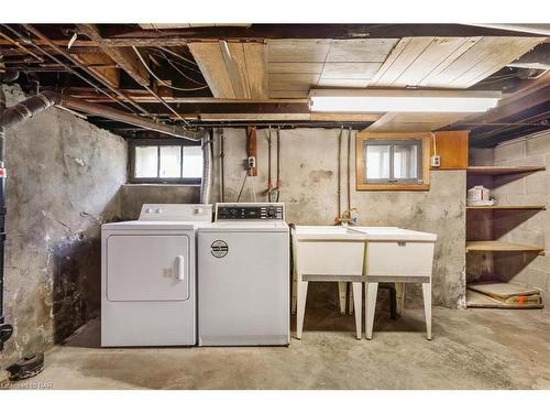 202 Niagara Street, Welland, ON - Indoor Photo Showing Laundry Room