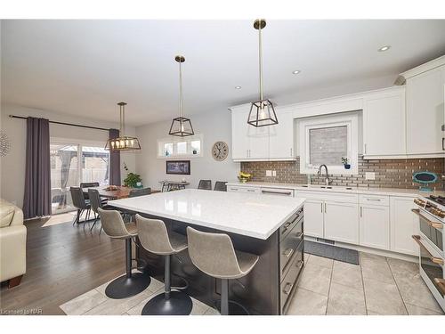 28 Venture Way, Thorold, ON - Indoor Photo Showing Kitchen With Upgraded Kitchen