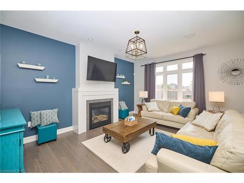 28 Venture Way, Thorold, ON - Indoor Photo Showing Living Room With Fireplace