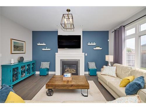 28 Venture Way, Thorold, ON - Indoor Photo Showing Living Room With Fireplace