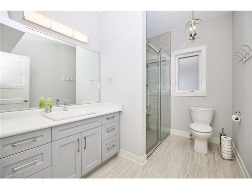 28 Venture Way, Thorold, ON - Indoor Photo Showing Bathroom