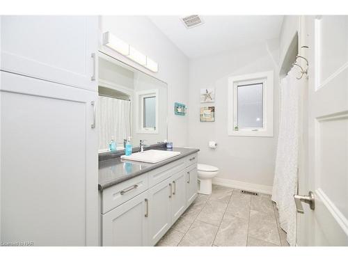 28 Venture Way, Thorold, ON - Indoor Photo Showing Bathroom