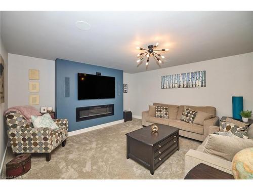 28 Venture Way, Thorold, ON - Indoor Photo Showing Living Room With Fireplace