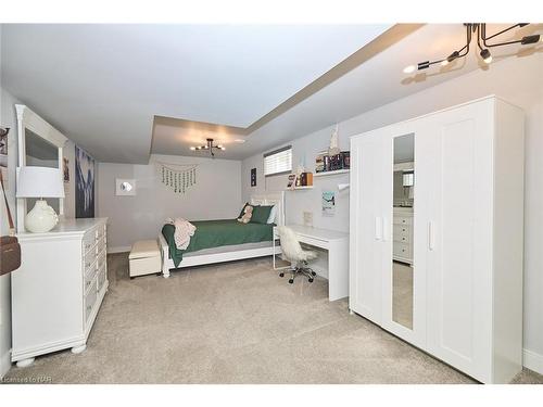 28 Venture Way, Thorold, ON - Indoor Photo Showing Other Room