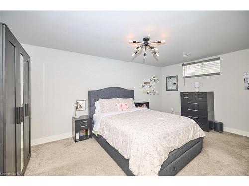 28 Venture Way, Thorold, ON - Indoor Photo Showing Bedroom