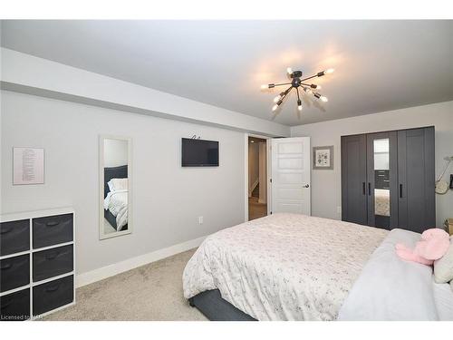 28 Venture Way, Thorold, ON - Indoor Photo Showing Bedroom