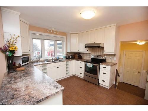 15854 Niagara River Parkway, Niagara-On-The-Lake, ON - Indoor Photo Showing Kitchen With Double Sink