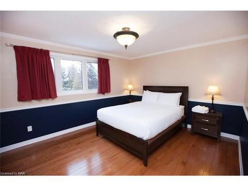 15854 Niagara River Parkway, Niagara-On-The-Lake, ON - Indoor Photo Showing Bedroom