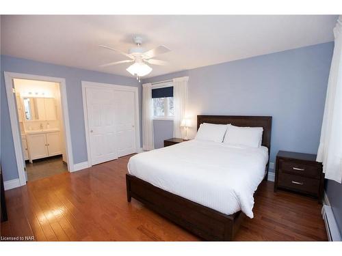 15854 Niagara River Parkway, Niagara-On-The-Lake, ON - Indoor Photo Showing Bedroom