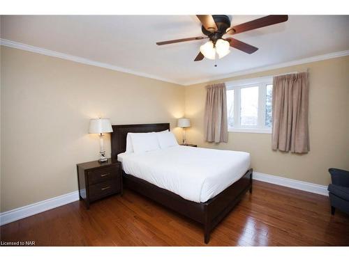 15854 Niagara River Parkway, Niagara-On-The-Lake, ON - Indoor Photo Showing Bedroom