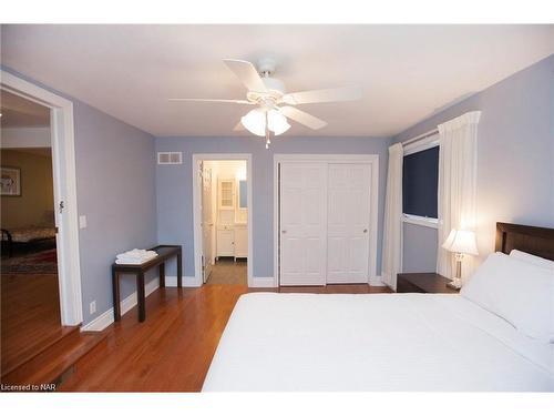 15854 Niagara River Parkway, Niagara-On-The-Lake, ON - Indoor Photo Showing Bedroom