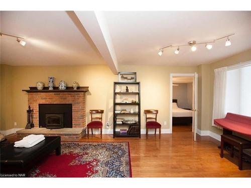 15854 Niagara River Parkway, Niagara-On-The-Lake, ON - Indoor Photo Showing Living Room With Fireplace