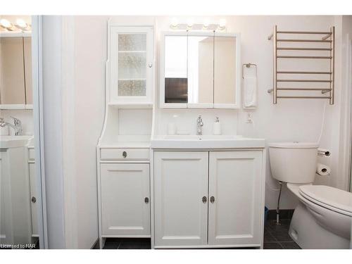 15854 Niagara River Parkway, Niagara-On-The-Lake, ON - Indoor Photo Showing Bathroom