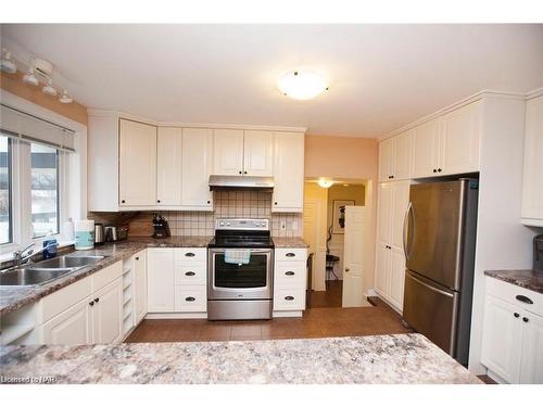 15854 Niagara River Parkway, Niagara-On-The-Lake, ON - Indoor Photo Showing Kitchen With Double Sink