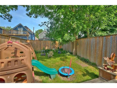 5215 Palmer Avenue, Niagara Falls, ON - Outdoor With Backyard